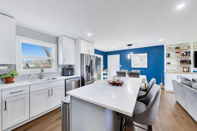 1605 W Lexington Drive, Arlington Heights, IL 60004