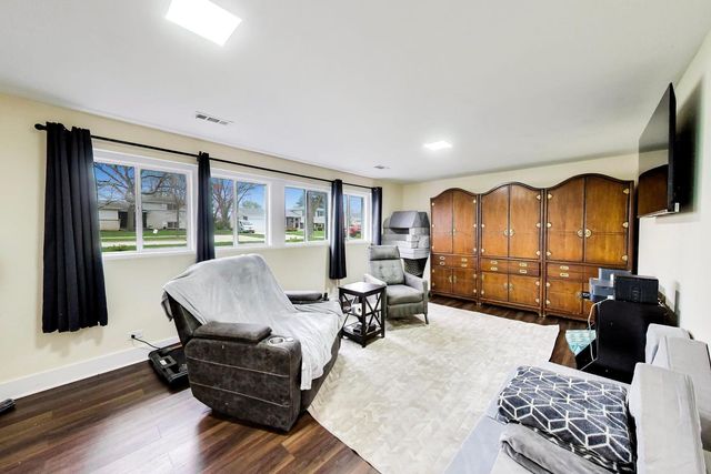 1605 W Lexington Drive, Arlington Heights, IL 60004