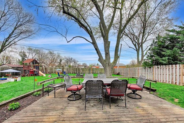 1605 W Lexington Drive, Arlington Heights, IL 60004