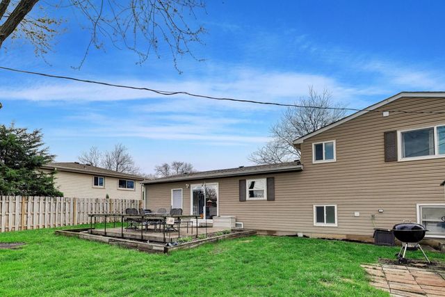 1605 W Lexington Drive, Arlington Heights, IL 60004