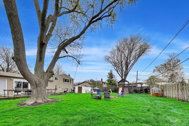 1605 W Lexington Drive, Arlington Heights, IL 60004