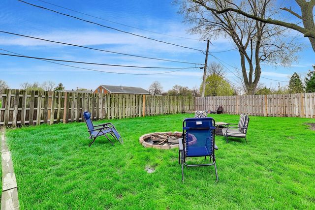 1605 W Lexington Drive, Arlington Heights, IL 60004