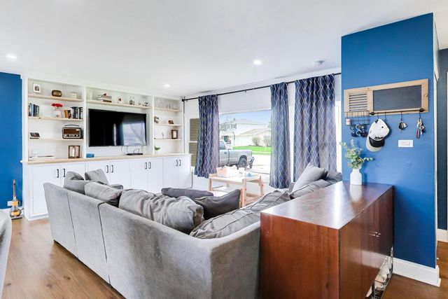 1605 W Lexington Drive, Arlington Heights, IL 60004