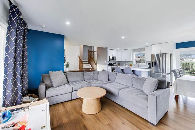 1605 W Lexington Drive, Arlington Heights, IL 60004