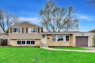 1605 W Lexington Drive, Arlington Heights, IL 60004
