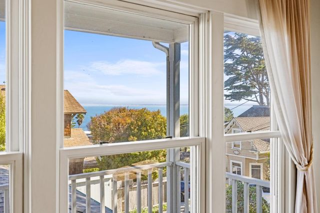 218 4th Street, Pacific Grove, CA 93950