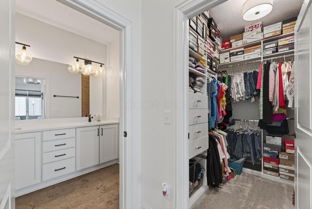 6452 Nature Nook Drive, Lewis Center, OH 43035