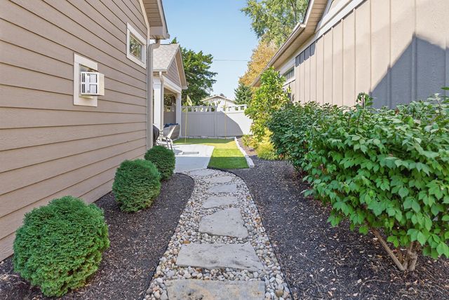 6452 Nature Nook Drive, Lewis Center, OH 43035