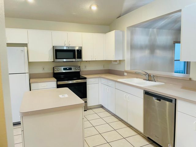 2361 White Sands Court NE, Palm Bay, FL 32905