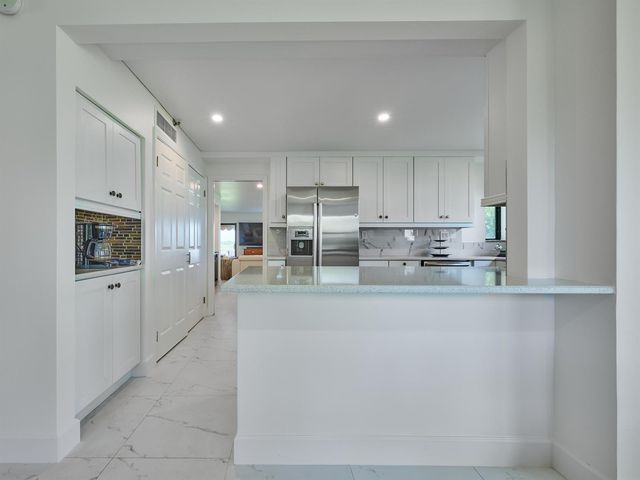 374 Golfview Road 106, North Palm Beach, FL 33408