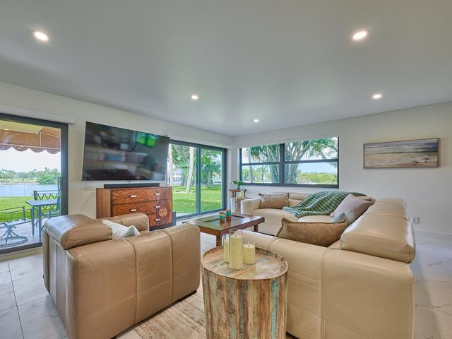 374 Golfview Road 106, North Palm Beach, FL 33408