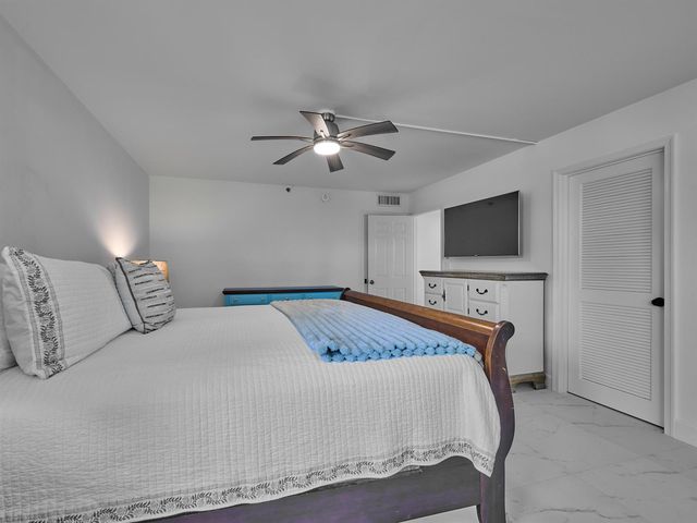 374 Golfview Road 106, North Palm Beach, FL 33408