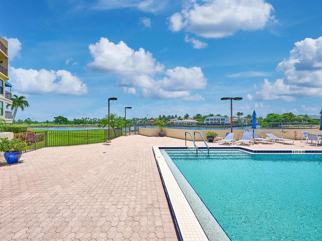 374 Golfview Road 106, North Palm Beach, FL 33408