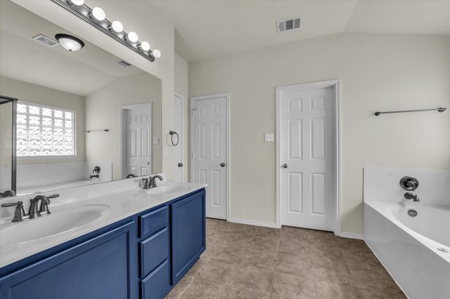 9937 Iron Horse Trail, Waco, TX 76708