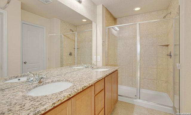 1011 RANCH FLS, San Antonio, TX 78245