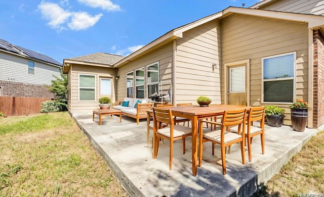 1011 RANCH FLS, San Antonio, TX 78245