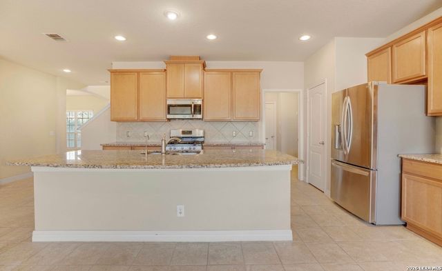 1011 RANCH FLS, San Antonio, TX 78245