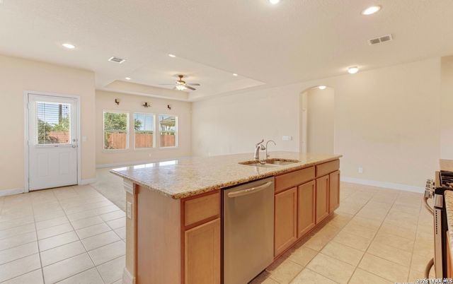 1011 RANCH FLS, San Antonio, TX 78245