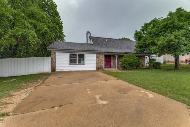 408 Windwood Court, Azle, TX 76020
