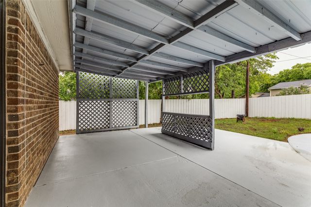 408 Windwood Court, Azle, TX 76020