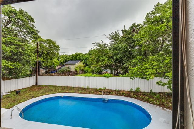 408 Windwood Court, Azle, TX 76020