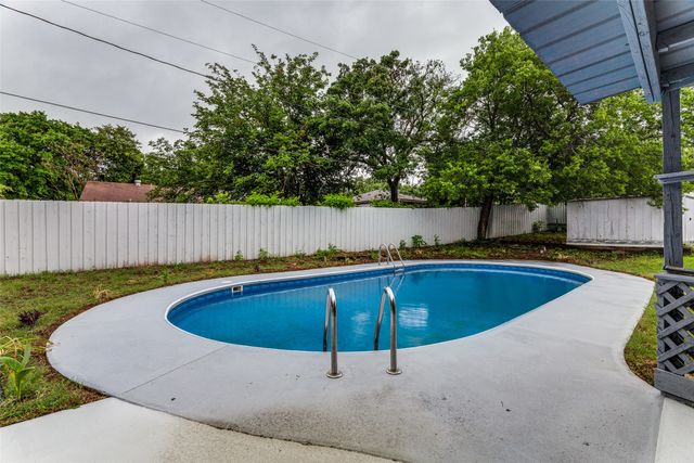 408 Windwood Court, Azle, TX 76020