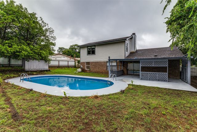 408 Windwood Court, Azle, TX 76020
