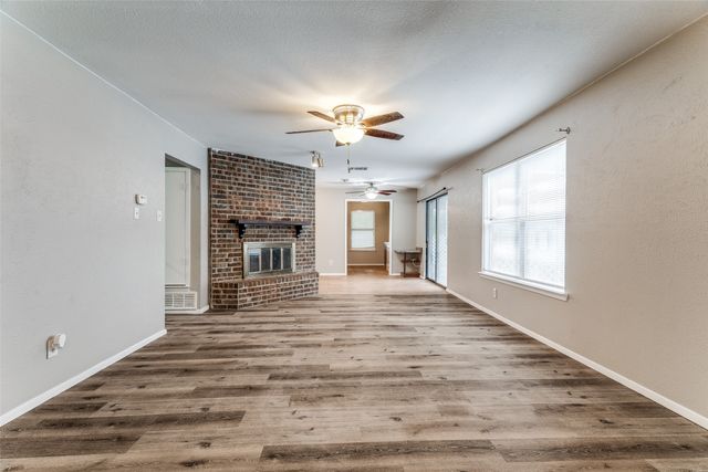 408 Windwood Court, Azle, TX 76020