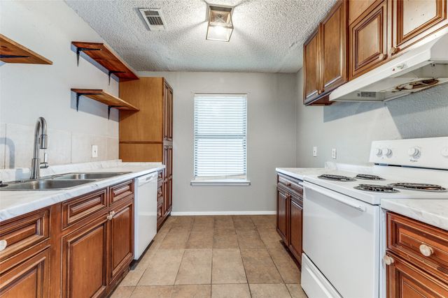408 Windwood Court, Azle, TX 76020