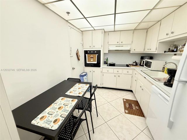 400 Kings Point Drive 309, Sunny Isles Beach, FL 33160