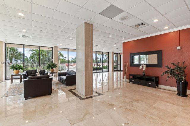 400 Kings Point Drive 309, Sunny Isles Beach, FL 33160