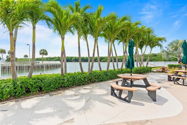 400 Kings Point Drive 309, Sunny Isles Beach, FL 33160