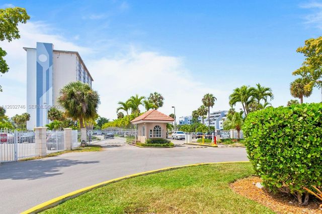 400 Kings Point Drive 309, Sunny Isles Beach, FL 33160