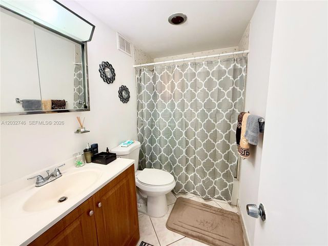 400 Kings Point Drive 309, Sunny Isles Beach, FL 33160