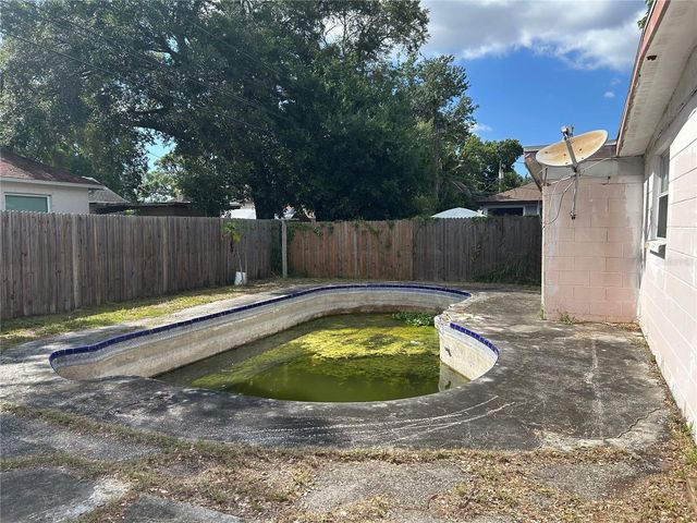 6328 30TH WAY N, St Petersburg, FL 33702
