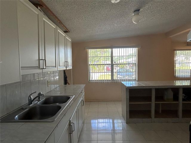 6328 30TH WAY N, St Petersburg, FL 33702