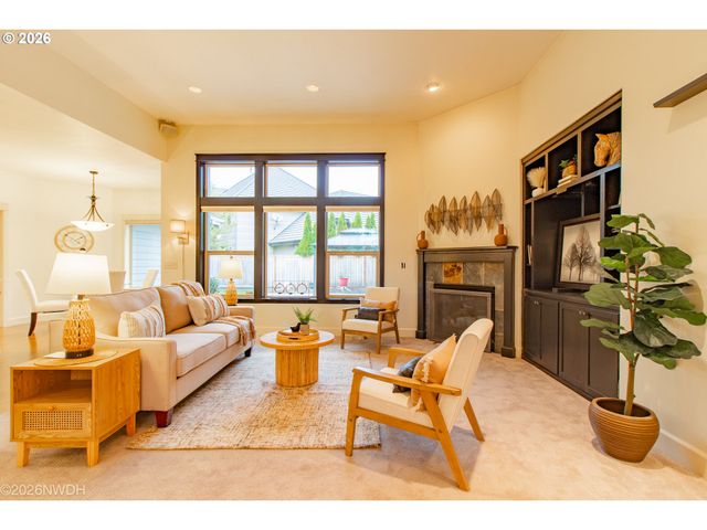 2225 AVENGALE Dr, Eugene, OR 97408