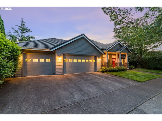 2225 AVENGALE Dr, Eugene, OR 97408
