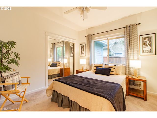 2225 AVENGALE Dr, Eugene, OR 97408