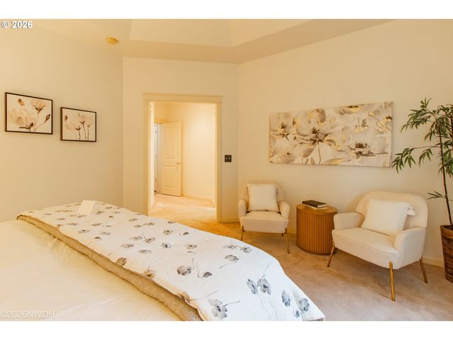 2225 AVENGALE Dr, Eugene, OR 97408