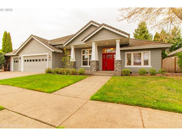 2225 AVENGALE Dr, Eugene, OR 97408