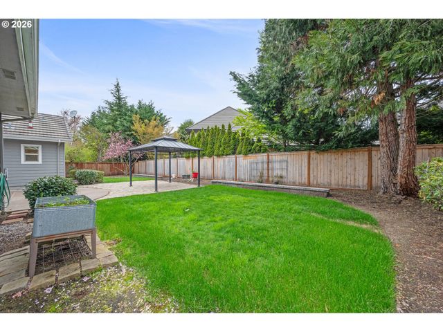 2225 AVENGALE Dr, Eugene, OR 97408