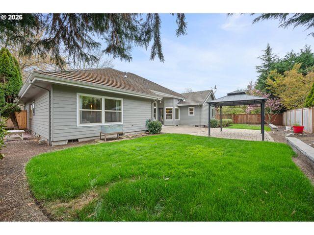 2225 AVENGALE Dr, Eugene, OR 97408
