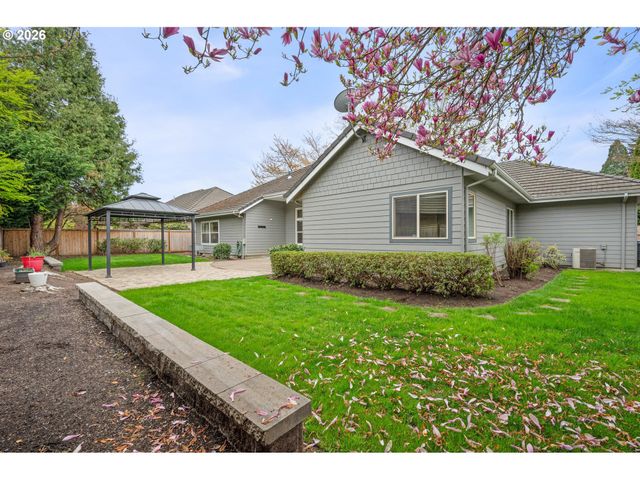 2225 AVENGALE Dr, Eugene, OR 97408