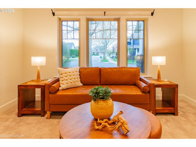 2225 AVENGALE Dr, Eugene, OR 97408