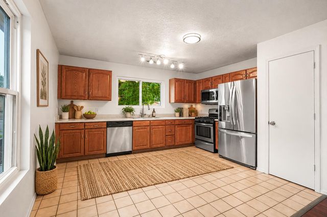10416 Johncock Avenue SW, Albuquerque, NM 87121