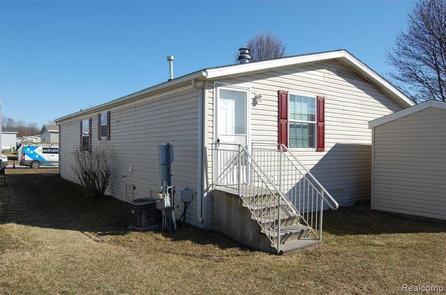 23166 Swallow, New Boston, MI 48164