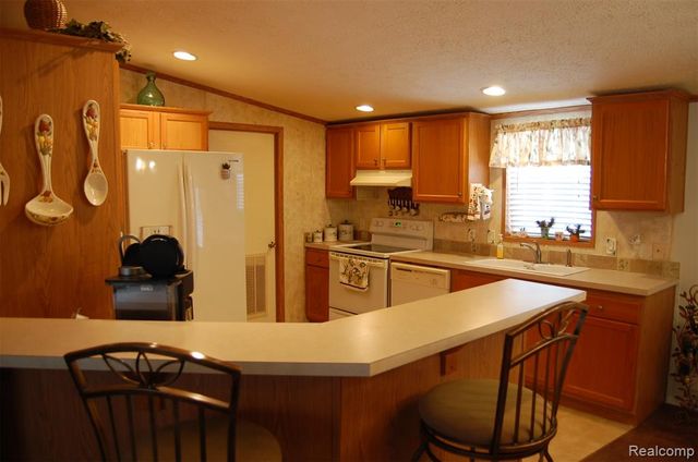 23166 Swallow, New Boston, MI 48164