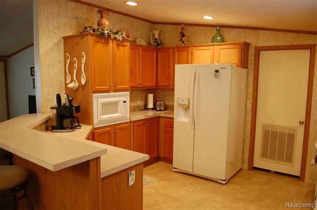 23166 Swallow, New Boston, MI 48164