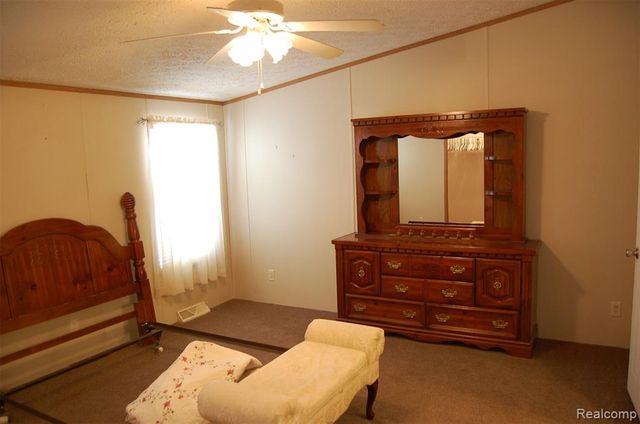 23166 Swallow, New Boston, MI 48164